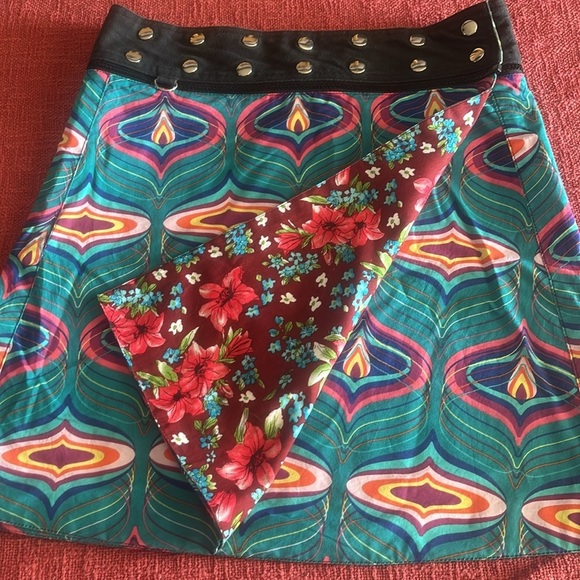 ZAND Amsterdam Reversible Wrap Skirt - Picture 2 of 3
